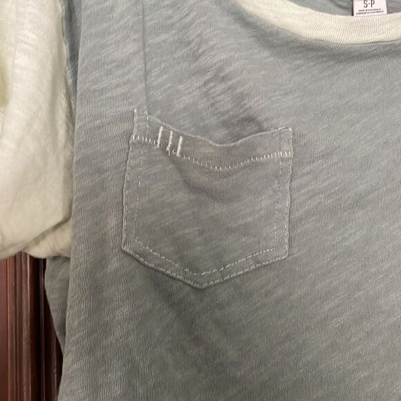 NWT Urban Outfitters Green Short sleeve Crop Top Size S - Picture 2 of 6